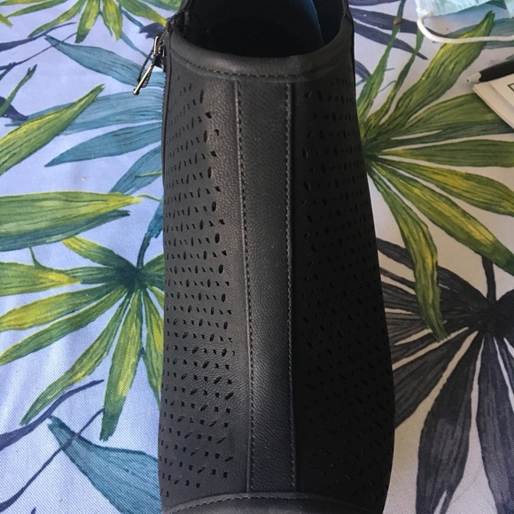 Shoes - Picture 2 of 3